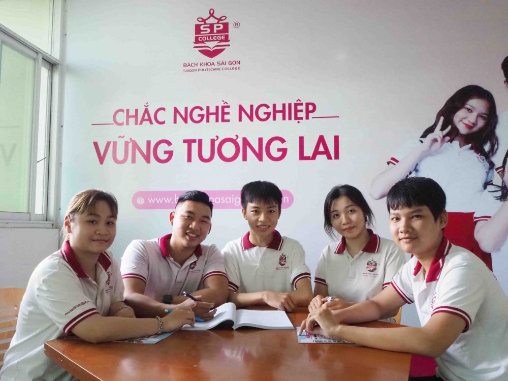 Lớp 10 THCS - Trường Trung Cấp Bách Khoa Sài Gòn